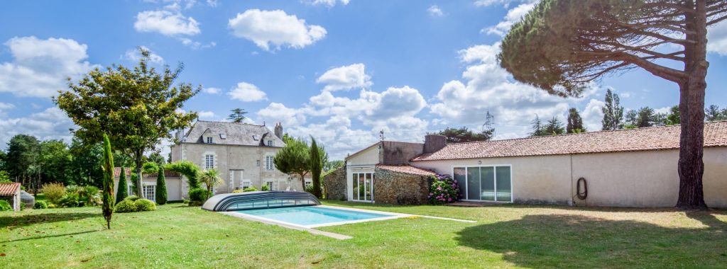Piscine attenante à la dépendance (ouverte en haute saison)