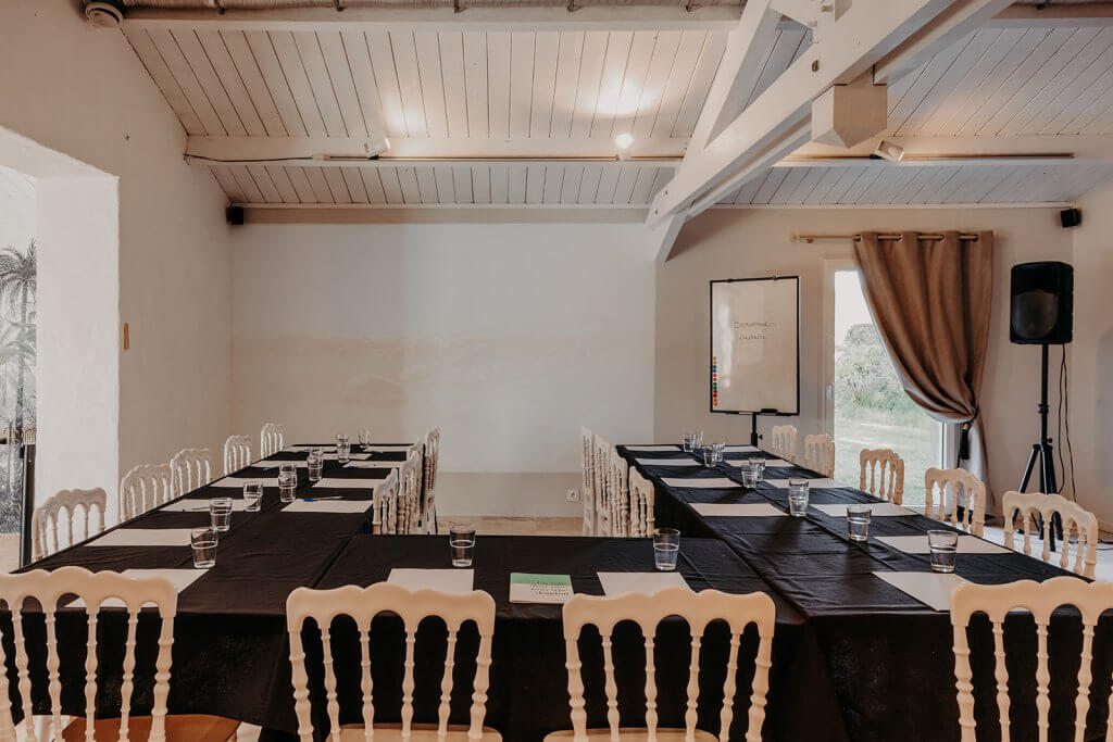 Salle de réunion, disposition en U au calme
